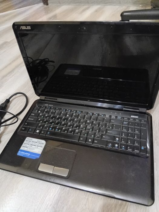 Ноутбук Asus  неробочий НА запчастини
