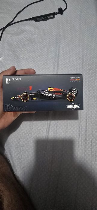 Miniatura bburago max verstappen