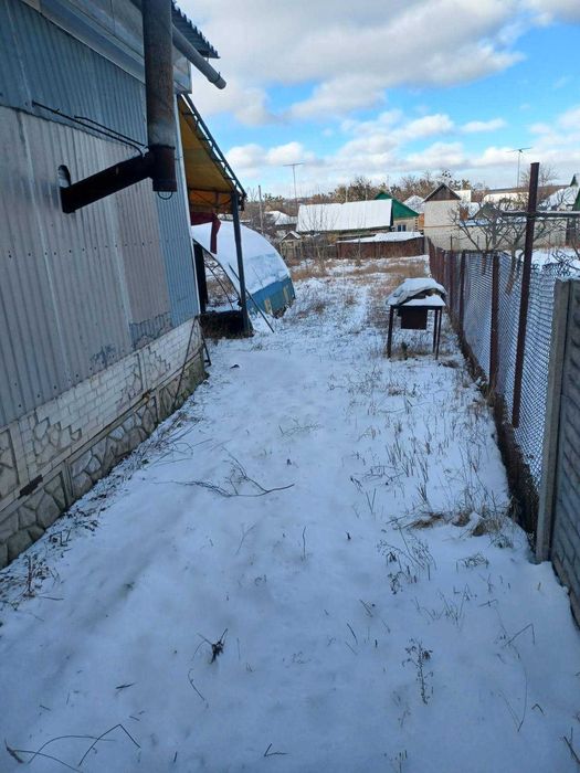 Продам в м.Мерефа магазин та ангар  з 9/25 житлового будинку