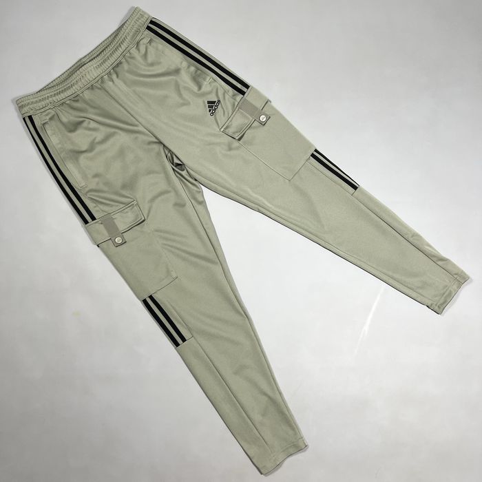 Спортивні чоловічі штани adidas серії tiro track у стильному оливковому (сіро-зеленому) кольорі! Розмір М