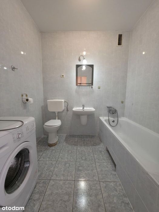 5 lub 6 pokoi, 2 łazienki z WC, 2 poziomy, balkon, schowek, garaż