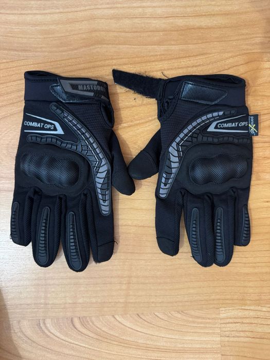 Yamaha Nmax 125 de garagem, inclui Casaco, capacete, top case e luvas.