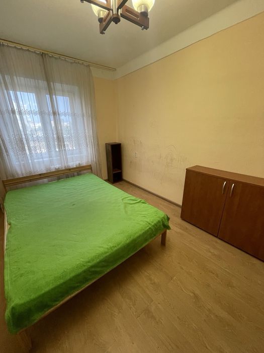 Здається 3-кімнатна квартира,метро Лісова