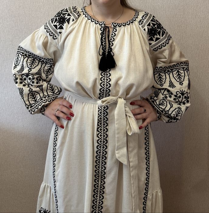 лляна вишита сукня