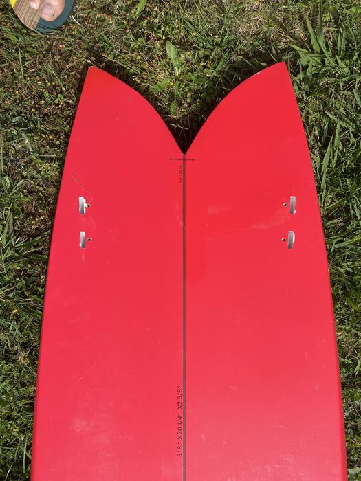 Prancha Twin fin 5’8 como nova
