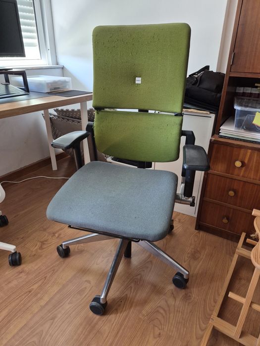 Cadeira Steelcase modelo Please V2