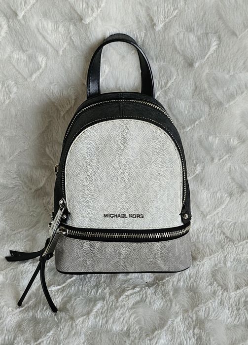 Sprzedam Piękny plecaczek Mini rhea firmy Michael Kors 

Plecacz