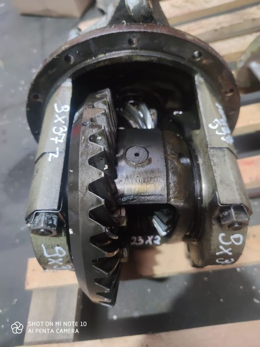 Atak przedniego napędu 9x37  Massey Ferguson 595/592