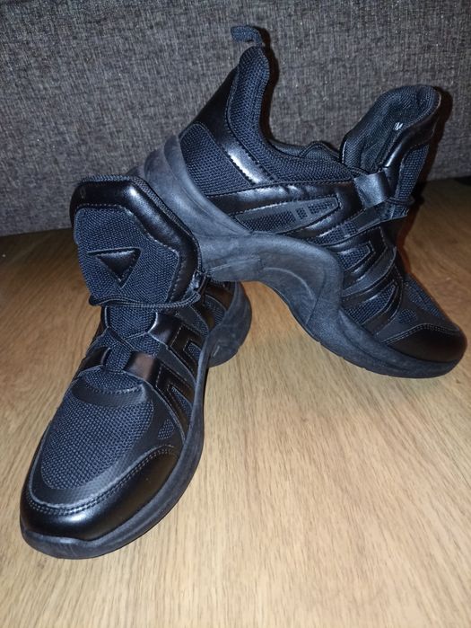Wycieta kostka Sneakersy damskie dluzszy język i pięta 39
Wkladka 25cm