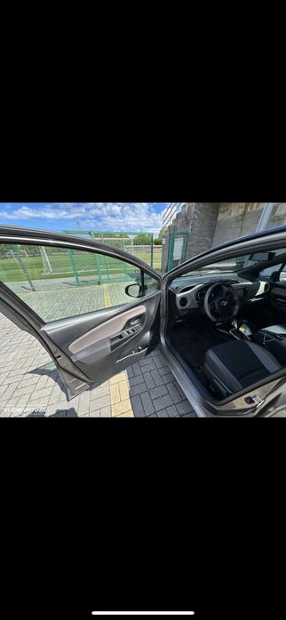 Toyota Yaris Hybrid Square Collection | Bateria híbrida NOVA com garantia até novembro de 2027
