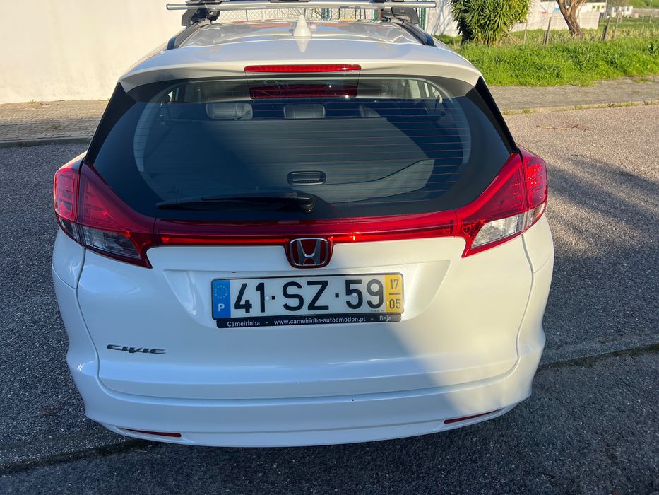 Honda civic I-DTEC de garagem