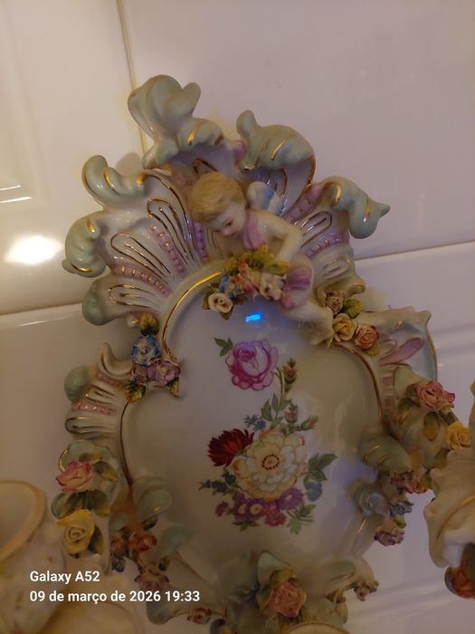 Castiçal de parede em porcelana decorativa