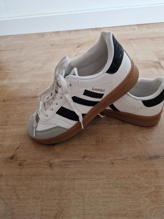 Buty damskie adidasy .