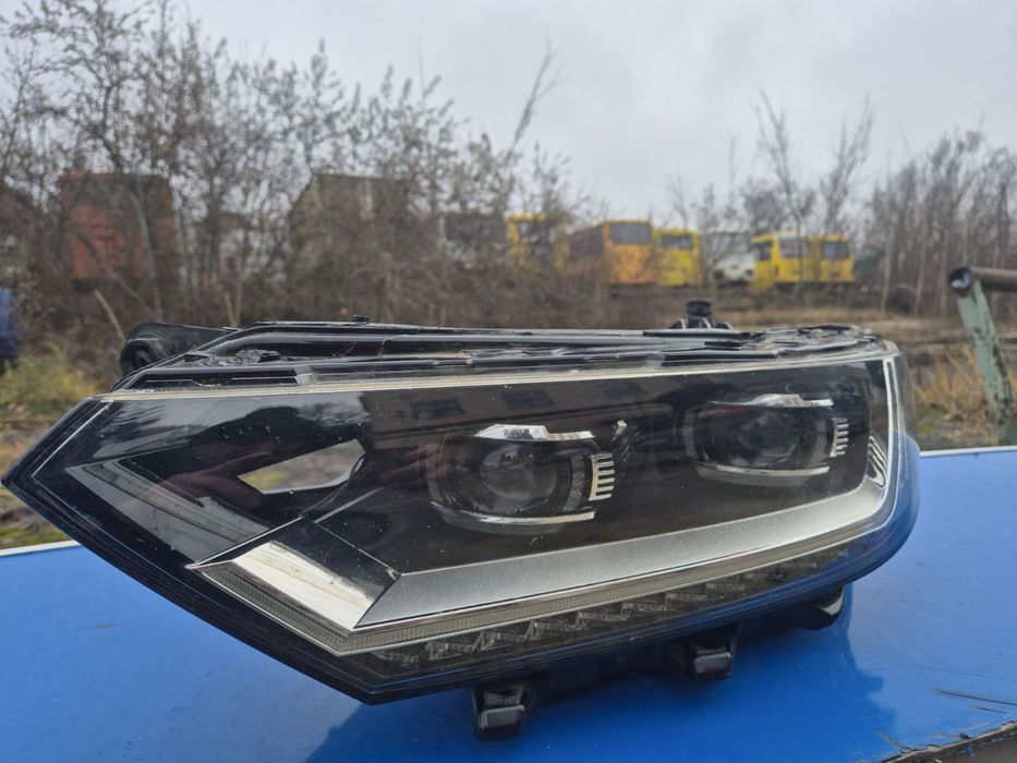 Ліва фара від Volkswagen passat b8