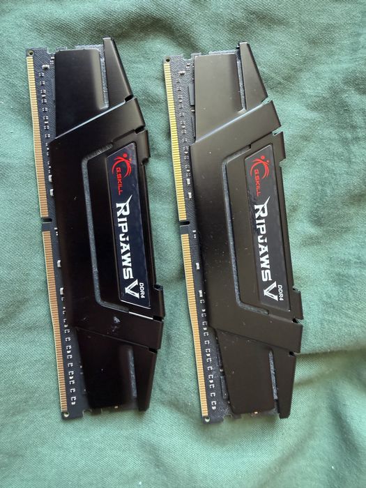 G.Skill Ripjaws V 32 GB DDR4 (2x16GB) 3200  (F4-3200C16D-32GVK)