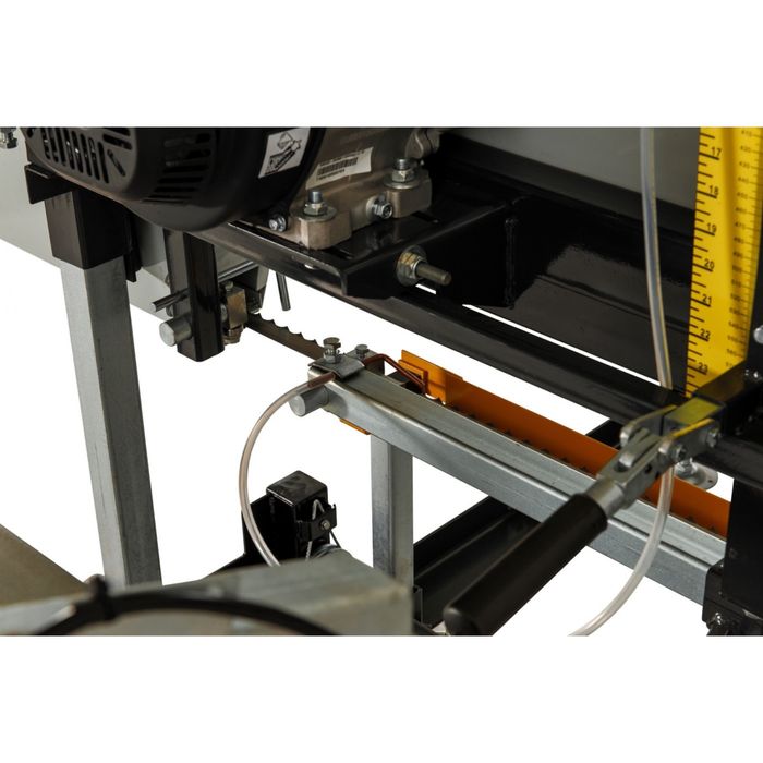 Tartak taśmowy z silnikiem spalinowym LUMAG BSW66GL