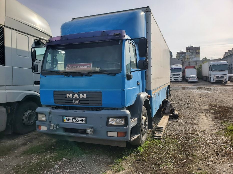 Вантажне авто MAN LE 18.220