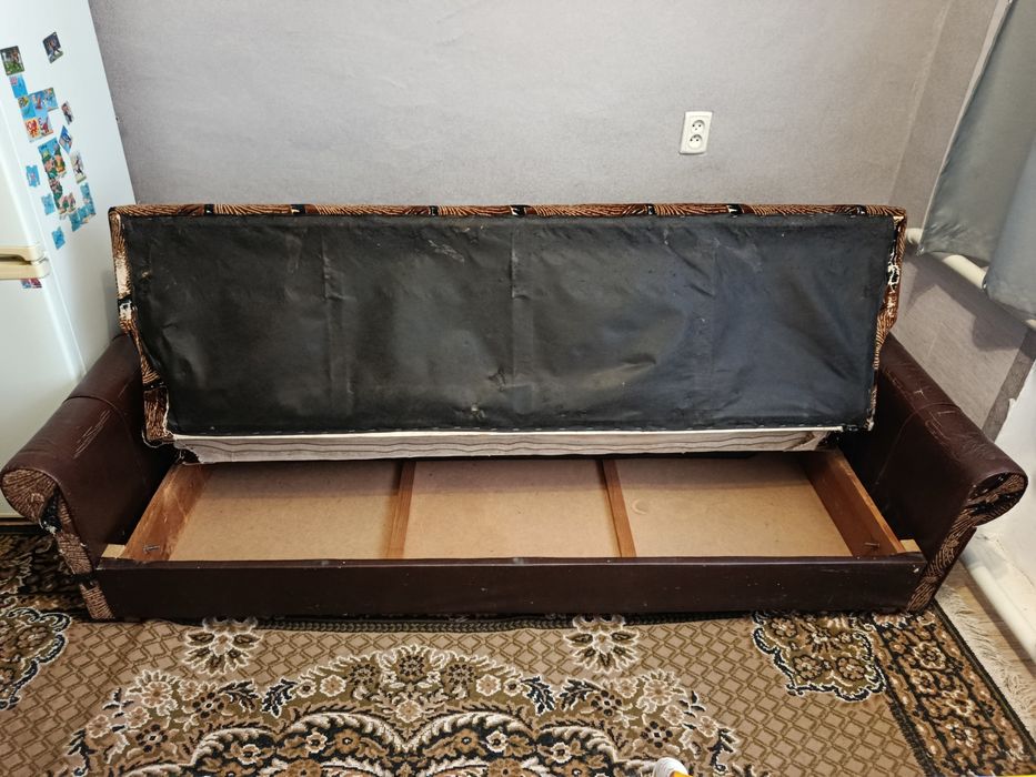 Віддам диван, самовивіз