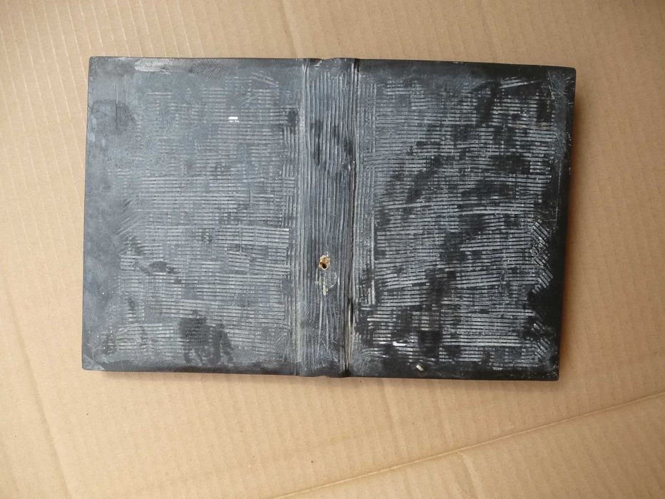 Duas Lápides, usadas com inscrições