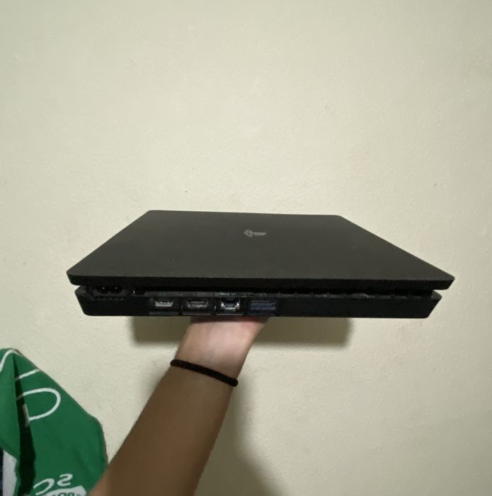 Playstation 4 - Pouco Uso