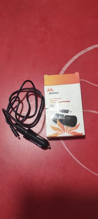 Автомобильное зарядное устройство для смартфона