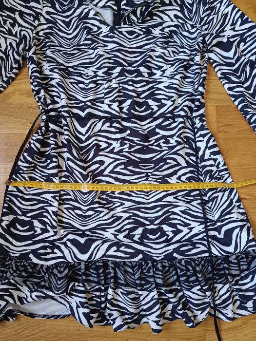 Sukienka mini w zebrę falbanka Modern line XXL 44