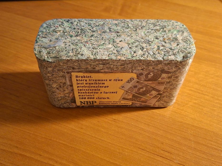Brykiet NBP z banknotów
