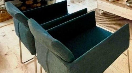 2 Cadeiras de Tecido azul petróleo com pés metálicos