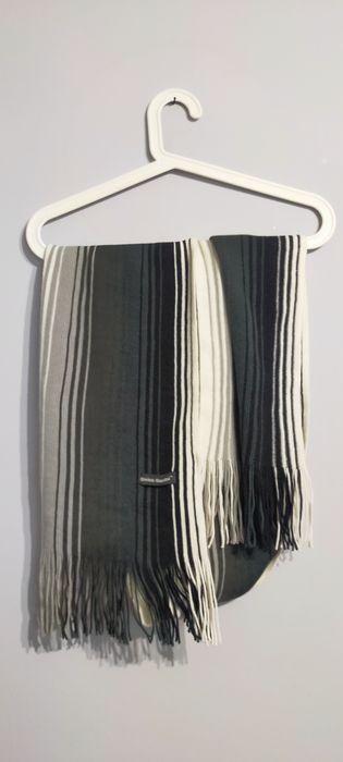 Szalik męski firmy Enrico Santini.