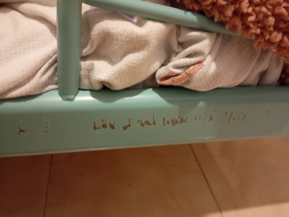 Cama de criança extensível do IKEA