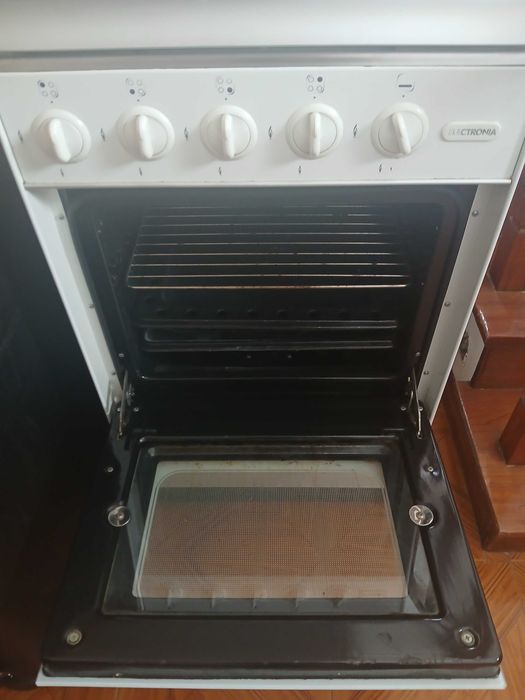 Fogão a Gás 80€ Negociável.