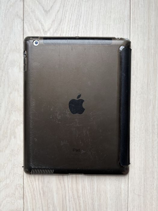 iPad 3 gen. 64 GB (MD368PL/A) – dobry stan, gotowy do użycia + etui