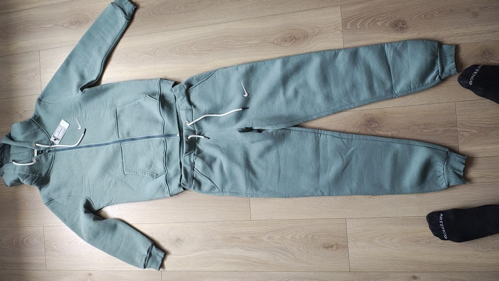 Sprzedam  dres damski nowy