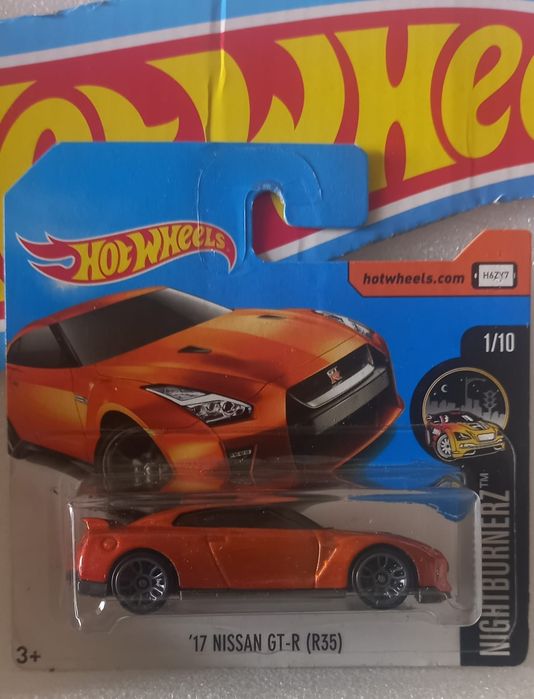 17 Nissan GT-R R35 Hot Wheels