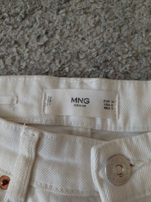 Calças crú da Mango