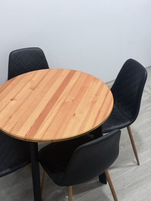 Mesa com 4 cadeiras