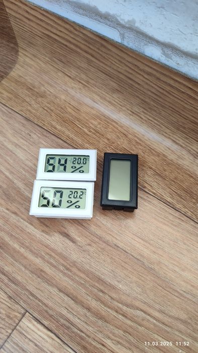 Цифровий термометр, гігрометр (вологомір).