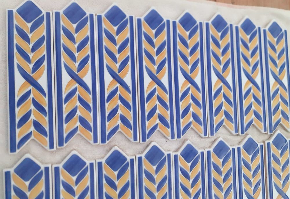 Lote 24 Barras/Frisos Azulejo Cozinha (20x6 cm) – Sobras