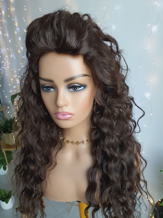 Długa lekka peruka loki fale brąz naturalana fryzura
