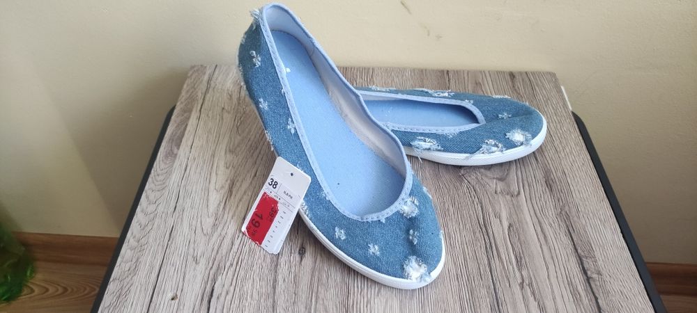 Nowe- Super wygodne tenisówki jens.