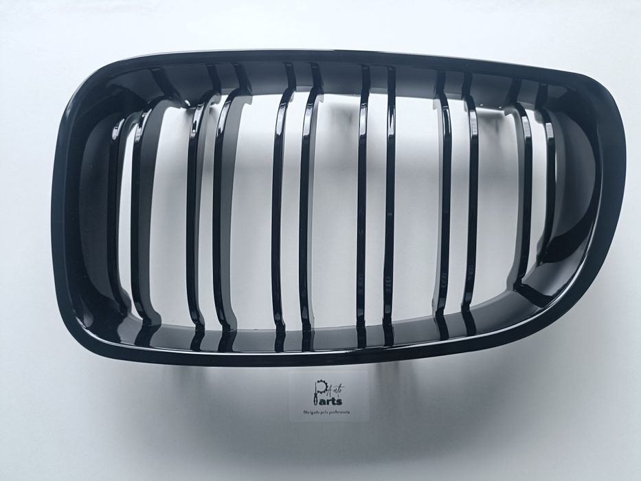 (Promoção) Grelhas Frontais aro duplo BMW E81 E82 E87 E88 preto piano