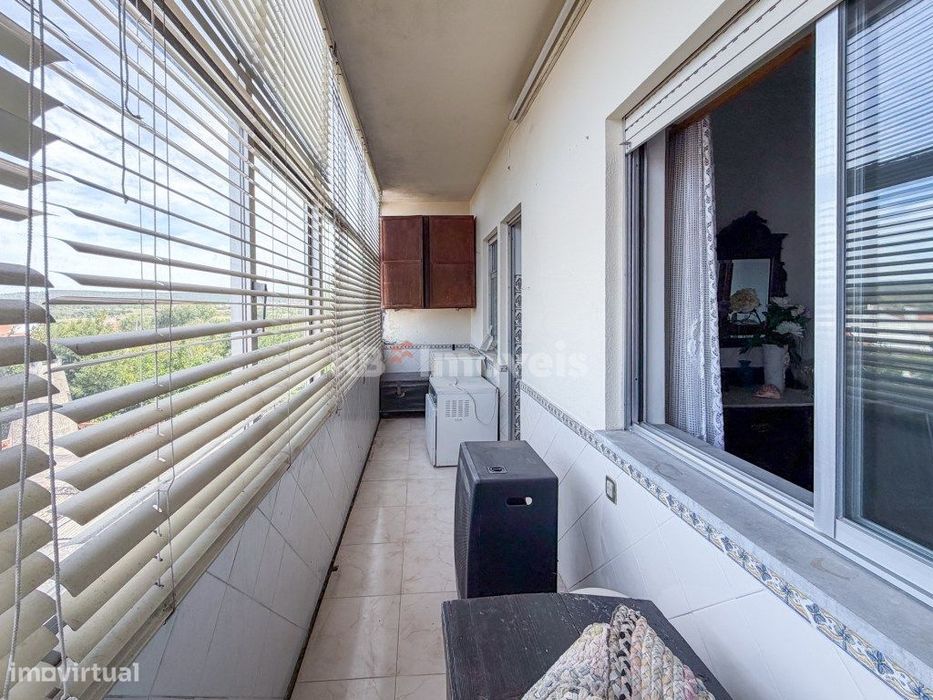 Apartamento T2 c/ Varanda - no Entroncamento