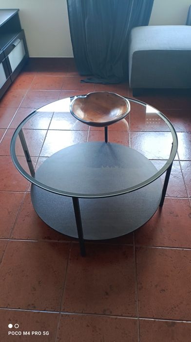 Mesa de centro IKEA  em metal e vidro