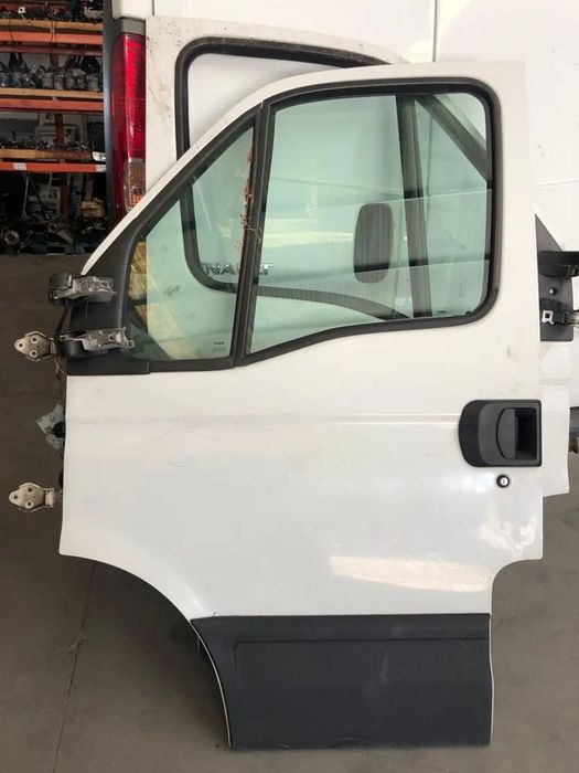 Porta Frente esquerda Iveco 35s11