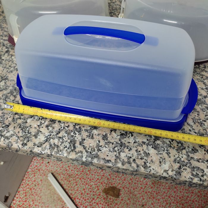 Três boleiras redondas e uma retangular