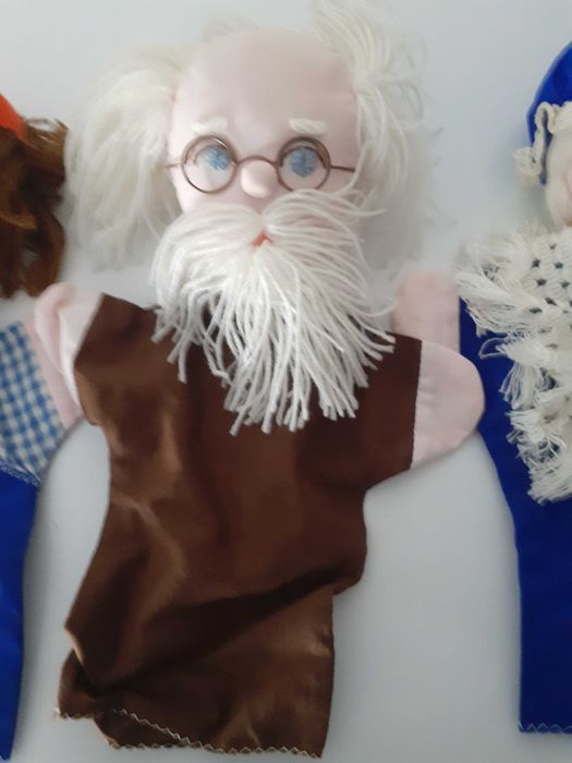 Fantoches: avô  avó  menina e menino