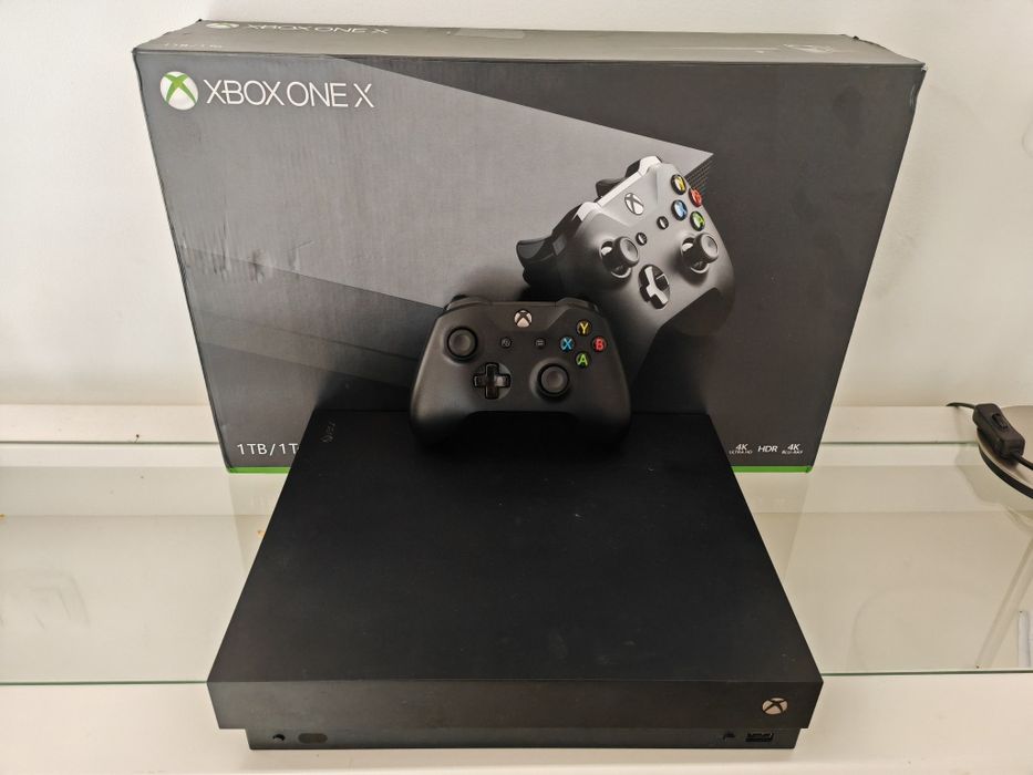 Xbox One X 1TB + Controller