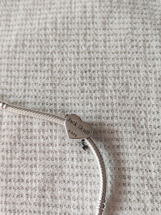 Piękny charm's Jack Skull serce przebite strzałą srebro S925