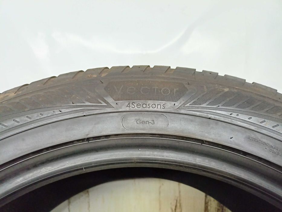 Goodyear Vector4Season 275/45/20 2023r. 110W 7,8mm (1398)