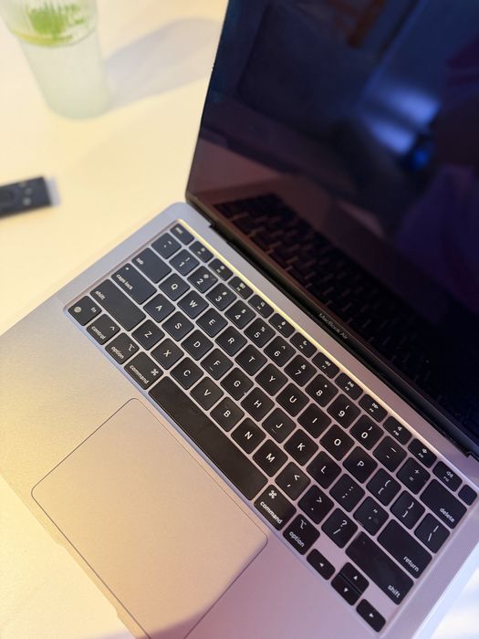 Apple Mcbook air 13